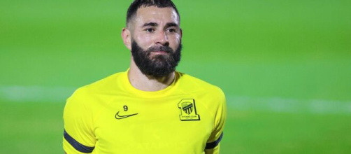 Karim Benzema nouveau joueur d'Al-Ittihad en Arabie saoudite. (screenshot Twitter - @lnstantFoot)