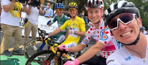 Ciclismo, Tadej Pogačar al via della seconda tappa del Tour de France.