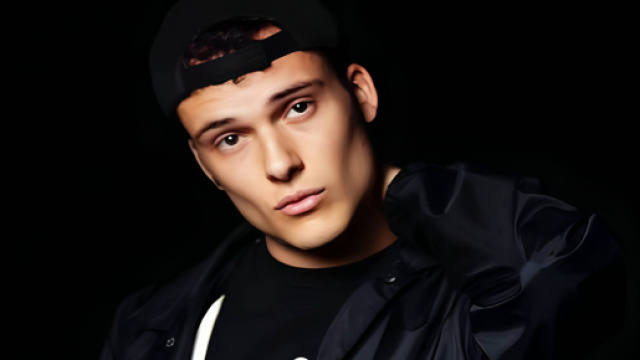 Edoardo Donnamaria su Twitter: 'Se dite cose brutte su Antonella, vi blocco'.