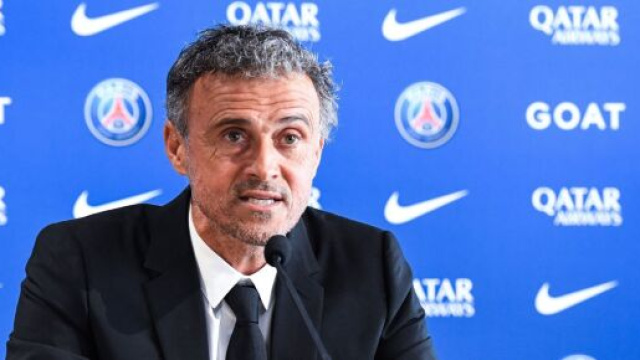 Luis Enrique en forme pour ses débuts au PSG. (screenshot Twitter - @ActuFoot_)