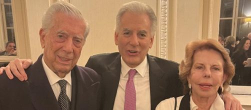 Tras la ruptura con Isabel Preysler, Mario Vargas Llosa se ha refugiado en Patricia Llosa (Twitter, @AlvaroVargasLl)