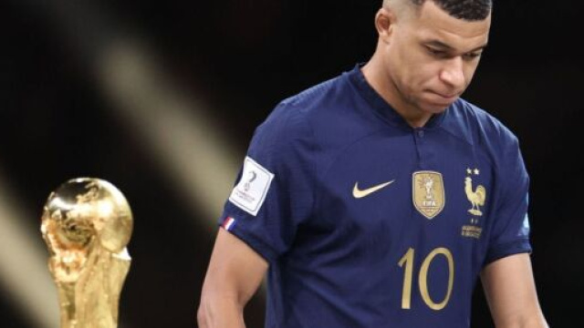 Mbapp&eacute; ne sait pas s'il sera encore Parisien la saison prochaine. (screenshot Twitter - @Peguy_Certifie))