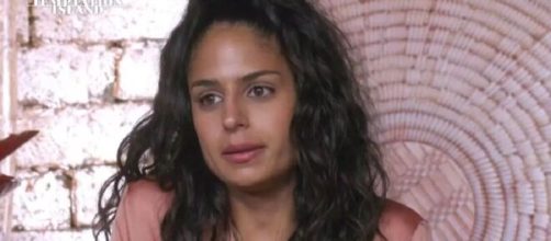 Temptation Island, puntata del 24 luglio: Perla in lacrime, Mirko potrebbe aver baciato Greta.