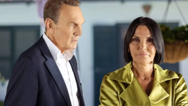 Un posto al sole, Roberto Ferri (Riccardo Polizzy Carbonelli) e Marina Giordano (Nina Soldano).