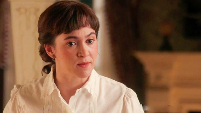 La Promessa trame nuove puntate: Jimena finge di essere malata, ma Catalina la scopre.