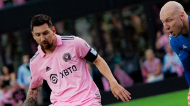 Lionel Messi réussit ses débuts en MLS. Au plus grand plaisir de ses fans, mais un peu moins de ceux de Cristiano Ronaldo dès son doublé. (@MLS)