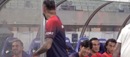 Ethan Mbappé avec le groupe du PSG. (screenshot Twitter - @LeeKangIn_219)
