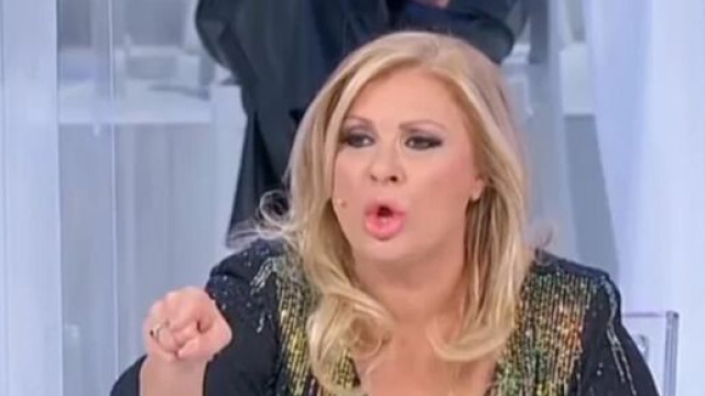 Uomini e donne, anticipazioni settembre: 4 nuovi tronisti, Tina a rischio provvedimenti.