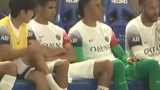 Neymar et Lee Kang-In tr&egrave;s proches au PSG. (screenshot Twitter - @kkkang_in2)