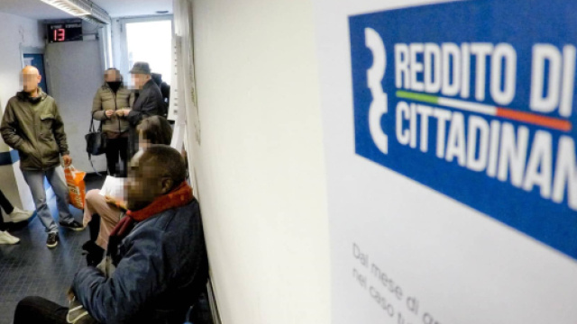 Reddito di Cittadinanza, Inps comunica sospensione tramite sms, a rischio 160mila famiglie.
