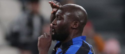 Lukaku a un tifoso dell'Inter: 'Non dirò mai forza Juve e non credo l'affare si farà'