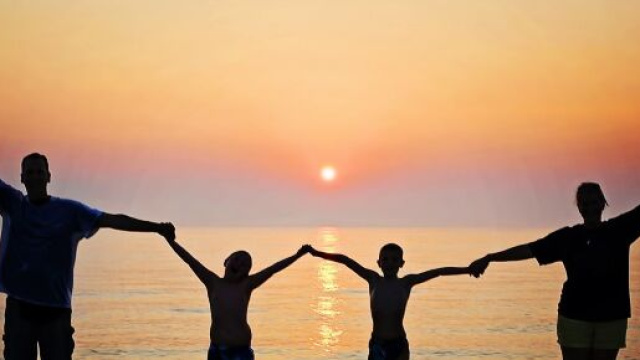 L'oroscopo settimanale dal 7 al 13 agosto, vita di famiglia: atmosfera calda per Gemelli.