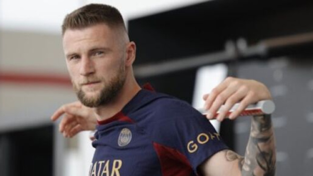Milan Skriniar défend le PSG face à Mbappé. (screenshot Twitter - @MediaParisien)