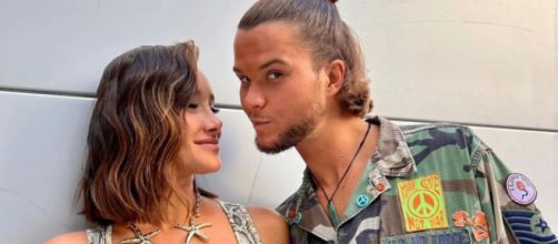 Adara y Bosco en el debate final de 'Supervivientes', antes de revelar los secretos de su relación (Telecinco)