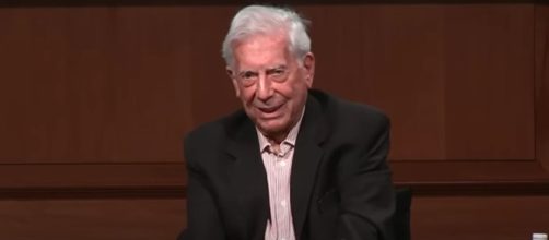 El año pasado Mario Vargas Llosa también tuvo que ser hospitalizado como consecuencia del Covid-19 (Youtube/Instituto Cervantes)
