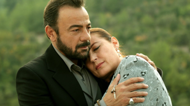 Cambio programmazione Mediaset settembre: Terra amara potrebbe slittare, d'Urso assente.