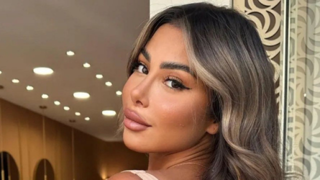 Maeva Ghennam a changé la couleur de ses cheveux (Screenshoot Twitter @GossipRoomOff)