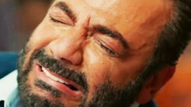 Terra amara,trame turche: Hunkar muore, Fekeli le promette amore eterno.