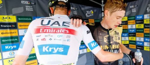Ciclismo, Tadej Pogacar e Jonas Vingegaard all'arrivo di Cauterets.