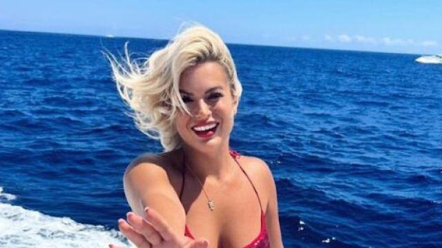 Carla Moreau a posté des photos d'elle avec une légende, qui fait penser à un règlement de compte. Screenshot Instagram @caralamoreau___