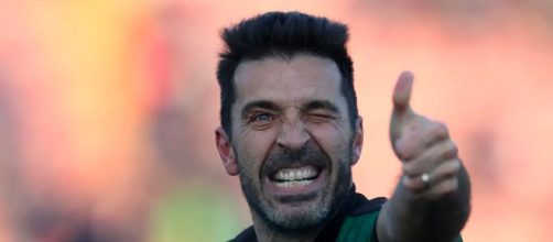 Gigi Buffon dice addio al calcio: ha giocato 932 partite e vinto 29 trofei.