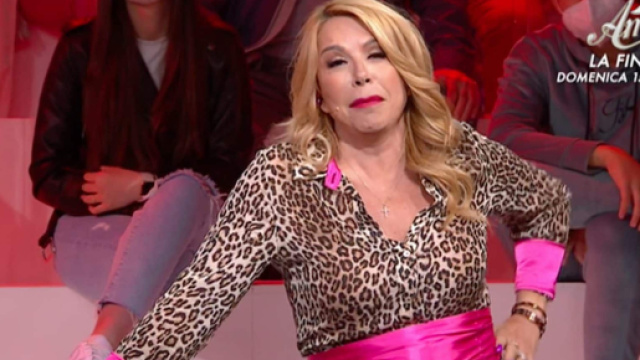 Anna Pettinelli, furto in casa dell'ex prof di Amici.