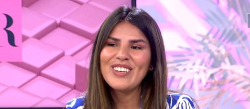 Isa Pantoja está feliz durante los preparativos de su boda (Telecinco)