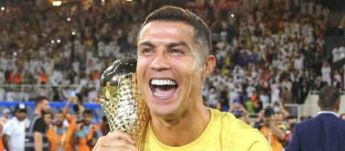 Après la victoire de Cristiano Ronaldo avec Al-Nassr en Arab Champions Cup, certains fans se sont moqués du trophée. (@Cristiano)