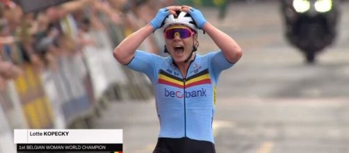 Ciclismo, Lotte Kopecky ha vinto i Mondiali di Glasgow