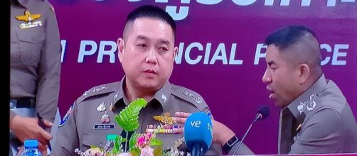 Rueda de prensa en directo desde Kho Phangan en Tailandia sobre el asesinato de Edwin Arrieta (captura de pantalla de TVE)
