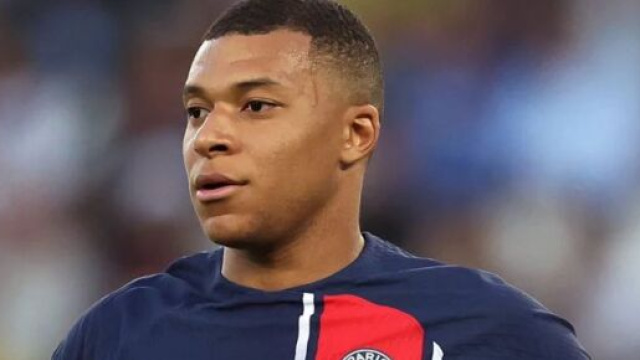 Kylian Mbappé va rester au PSG cet été. (screenshot Twitter - @StatsKMbappe)