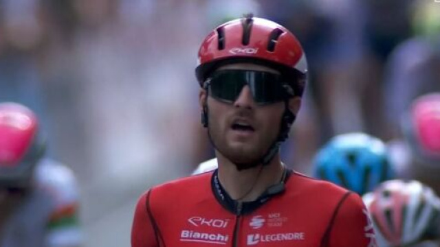 Ciclismo, Luca Mozzato ha vinto la sua prima corsa da professionista