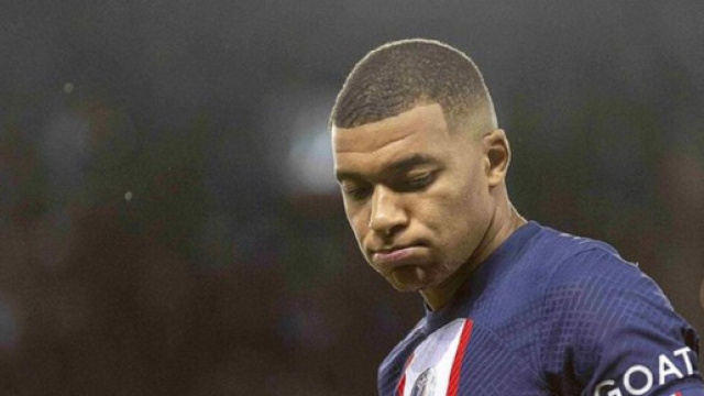 Kylian Mbappé sous les couleurs du PSG (capture Twitter @Actufoot)