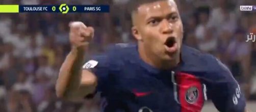 Mbappé buteur face à Toulouse ce samedi soir. (screenshot Twitter - @Zemal_GOAT16)