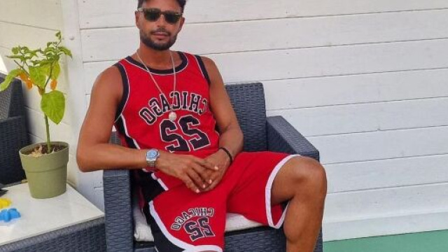 Uomini e donne, Armando provoca sui social.