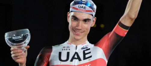 Ciclismo, Juan Ayuso sul podio della Vuelta Espana