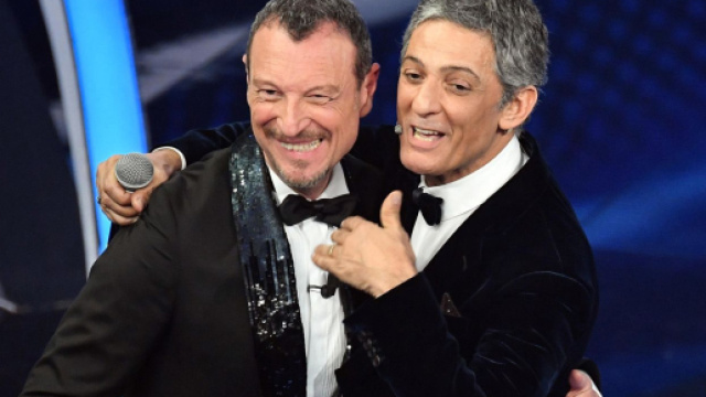 Amadeus e Fiorello fotografati insieme in Sardegna: ipotesi ritorno a Sanremo 24.