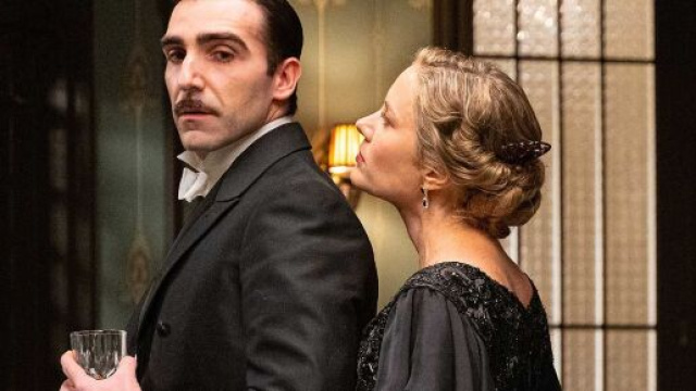 La Promessa trame spagnole: Lorenzo arriva a palazzo per impadronirsi dell'eredità di Juan.