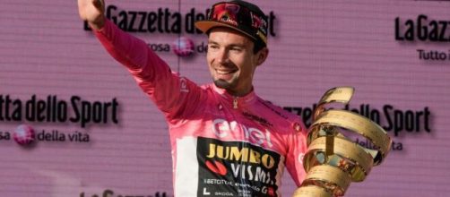 Ciclismo, il vincitore del Giro d'Italia Primoz Roglic.