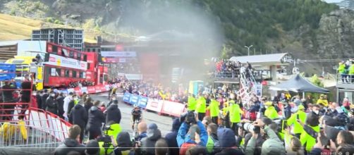 Vuelta, Evenepoel vince ad Arinsal, ma cade al traguardo: 'C'era una curva dopo 50 metri'.