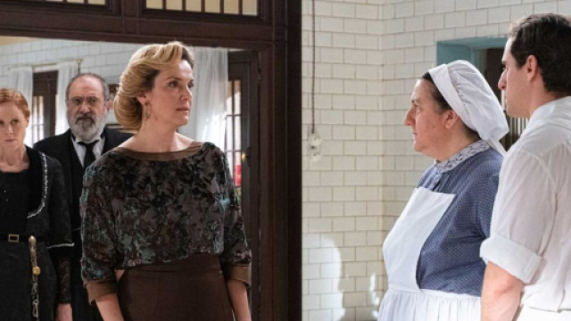 La Promessa, trame dal 4 all'8 settembre: Cruz scopre Lope in cucina e lo licenzia.