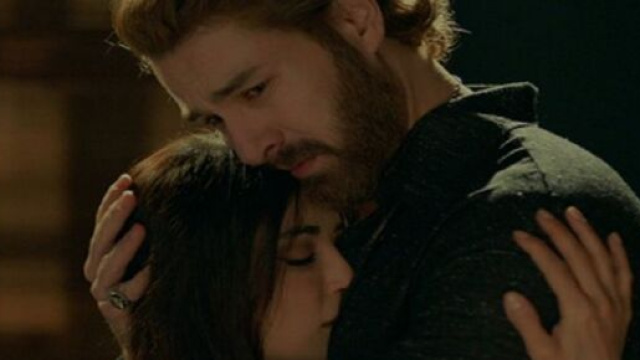 Terra amara, episodi Turchia: Fikret dichiara il suo amore a Mujgan.