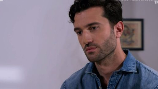 Un posto al sole del 10 e 11 agosto: Damiano deve prendere una sofferta decisione.