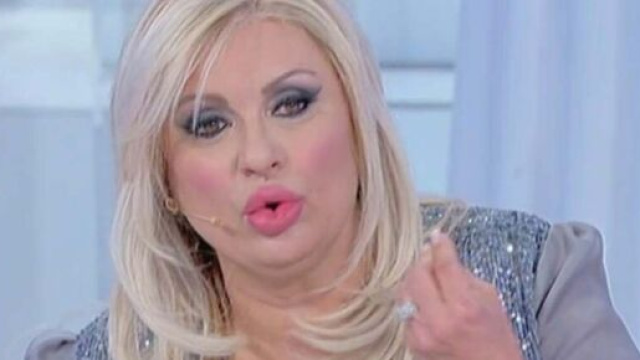 Uomini e donne, Tina rompe il silenzio