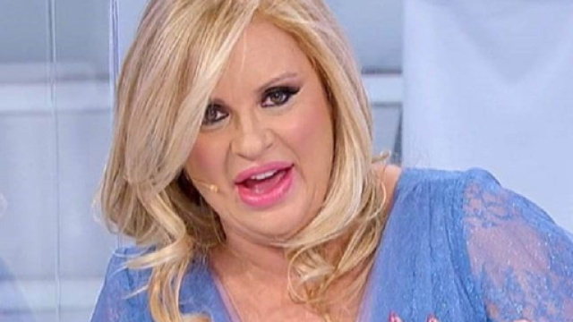 Uomini e Donne, Tina si sfoga su Ig: 'Esasperata dalle fake news, sar&ograve; al mio posto'.