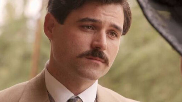 La promessa, trame spagnole: Manuel dato per morto in un incidente aereo, Jana distrutta.