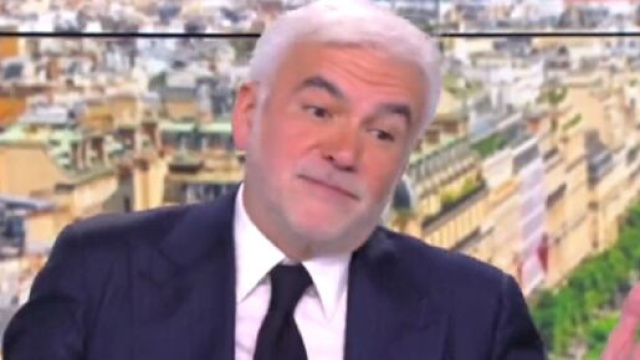 Pascal Praud en direct sur CNews (capture Twitter @denkinte_2)