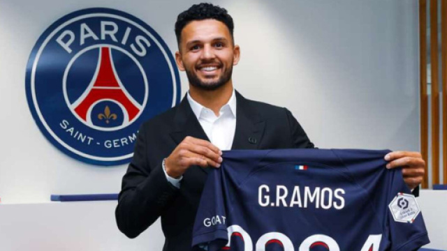 Gonçalo Ramos est un joueur du PSG. Annoncé avec une vidéo originale, celle-ci a fait réagir les fans historiques du club. (@PSG_inside)