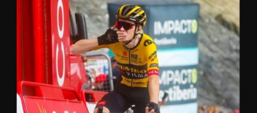 Ciclismo, la Jumbo Visma replica alle accuse di doping tecnologico.