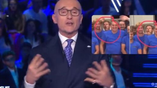 Grande Fratello 2023, gesto volgare in diretta tv